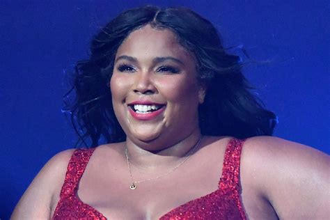 lizzo naked|Lizzo nue sur Instagram: les photos osées de lartiste